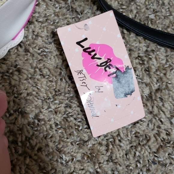 Nwt rainbow betsey Johnson round bag. - Picture 6 of 7